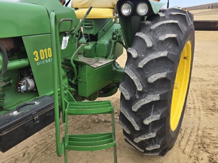 john-deere-3010-image-5