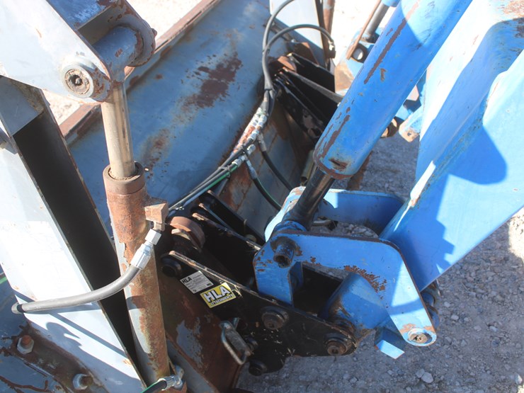 new-holland-tm125-image-16