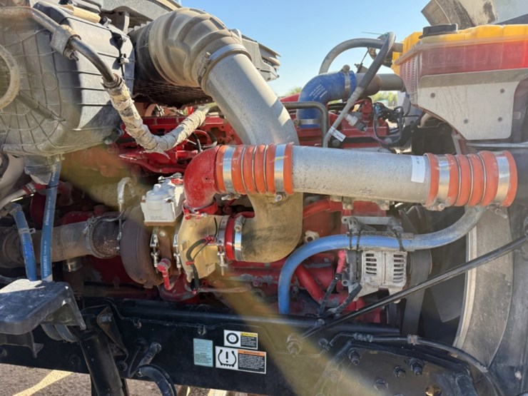 2018-peterbilt-567-image-8