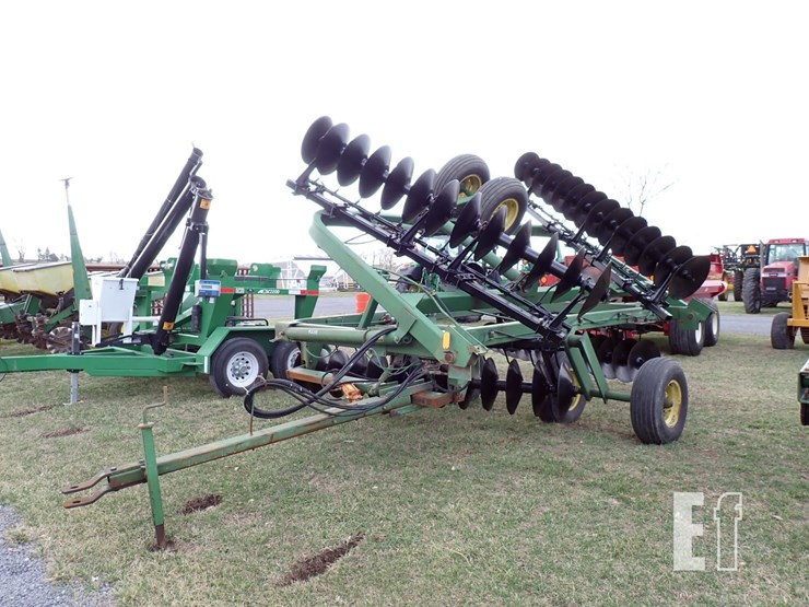 john-deere-220-image-2