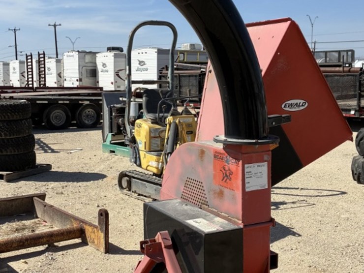 3-point-bear-cat-71854-wood-chipper-image-1