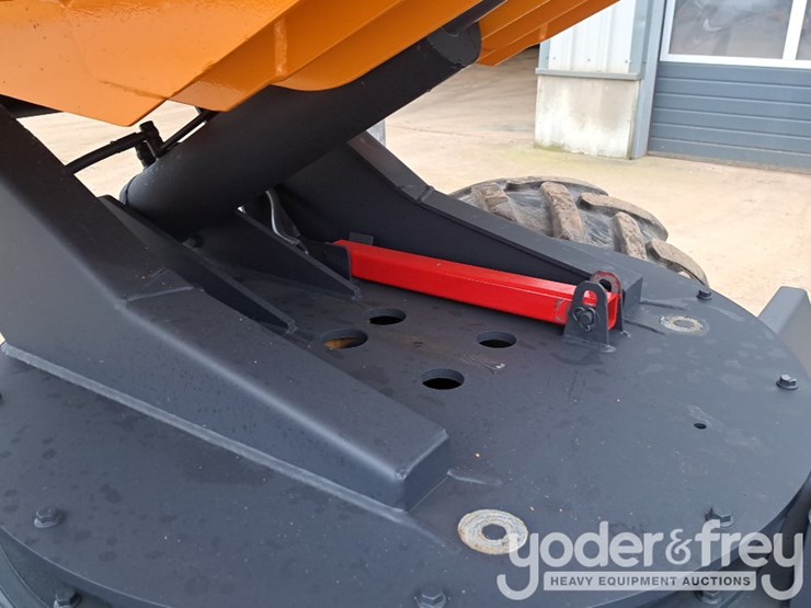 benford-6-ton-swivel-skip-dumper,-roll-bar-image-13