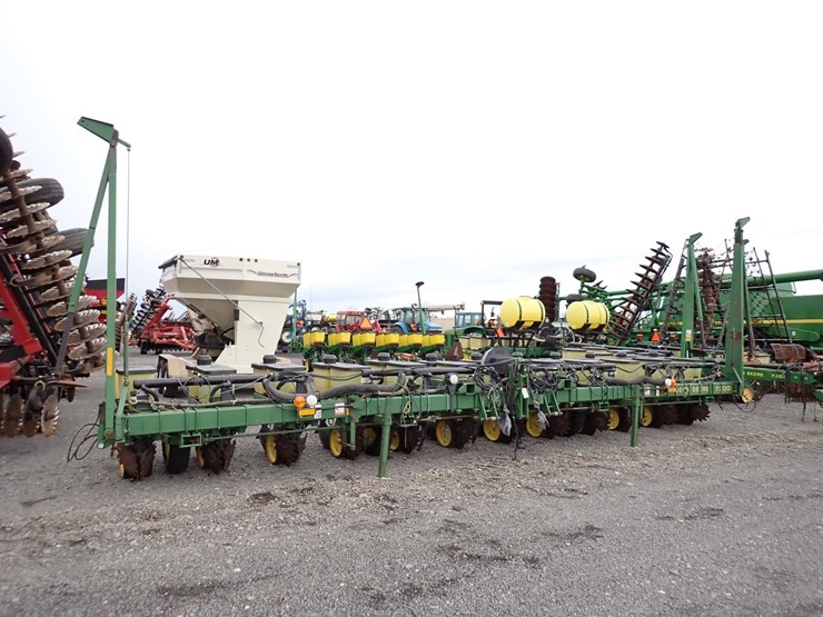 john-deere-7300-image-1