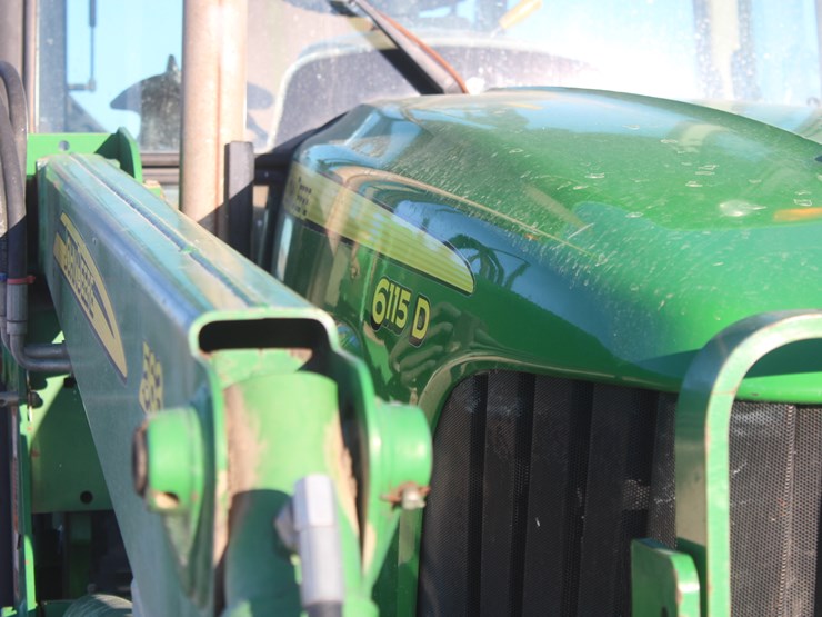 2011-john-deere-6115d-image-44