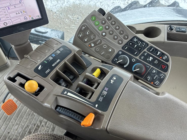 2011-john-deere-8335r-image-66