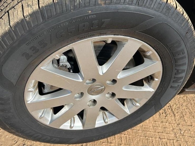 2016-chrysler-town-&-country-image-10