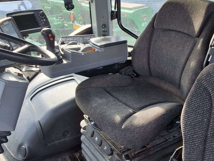 2017-versatile-260-image-35