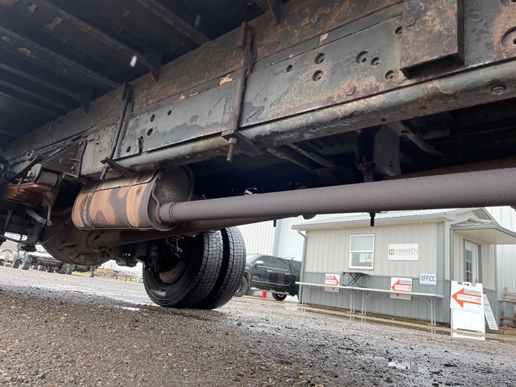 2014-ford-f550-xl-image-16