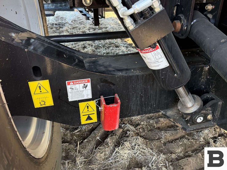 2025-case-ih-8260-image-68