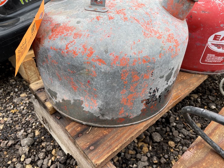 #3054-•-(2)-metal-fuel-cans-image-2