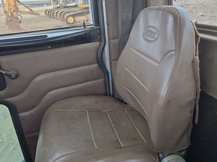 2005-peterbilt-378-image-13