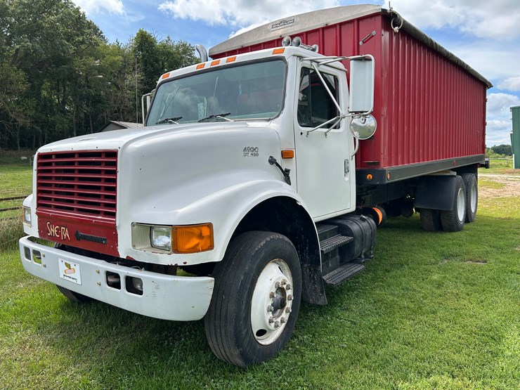 1995-case-ih-4900-image-1
