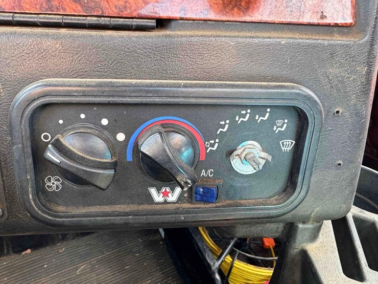 2007-western-star-4900fa-image-30