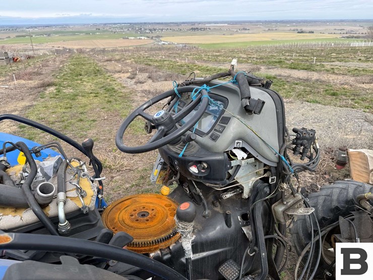 new-holland-tractor---parts-image-14