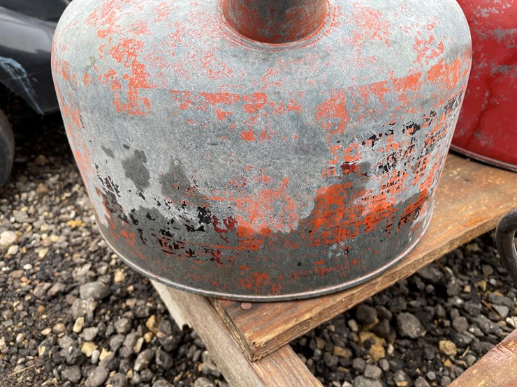 #3054-•-(2)-metal-fuel-cans-image-3