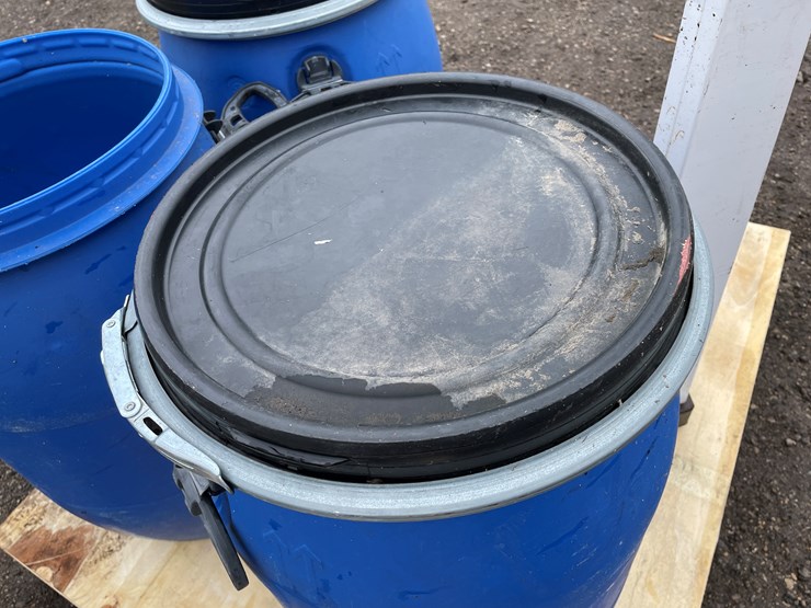 #3055-•-(3)-poly-barrels-image-9