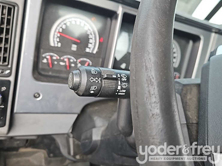 2020-mack-mack-anthem-t64-6x4-truck-tractor,-day-cab,-mp-7-425hp-diesel-engine,-automatic-m-drive-transmission-image-41