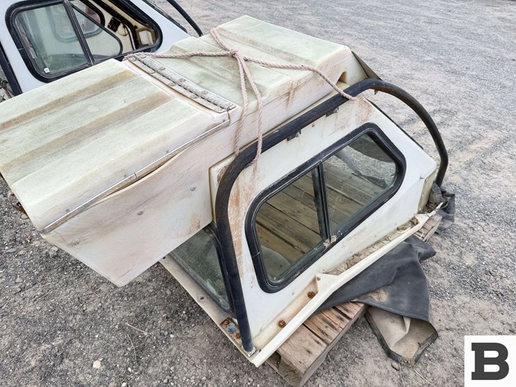 key-dollar-cab-orchard-tractor-cab-image-10