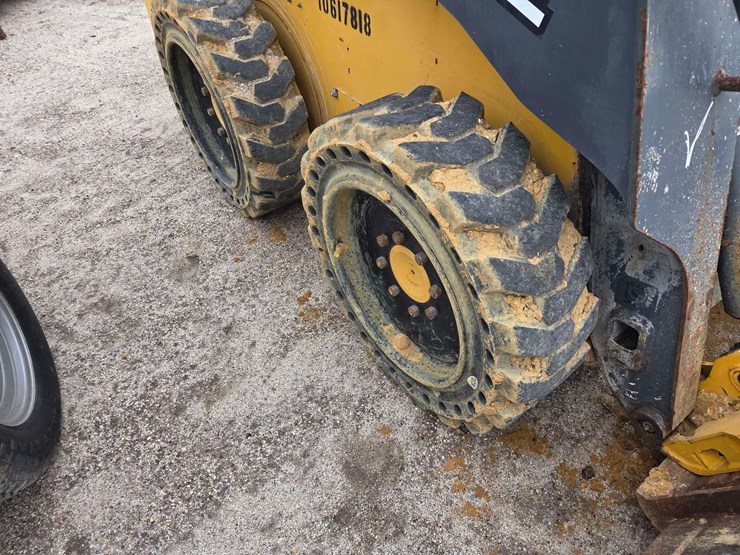 2017-deere-316gr-image-11