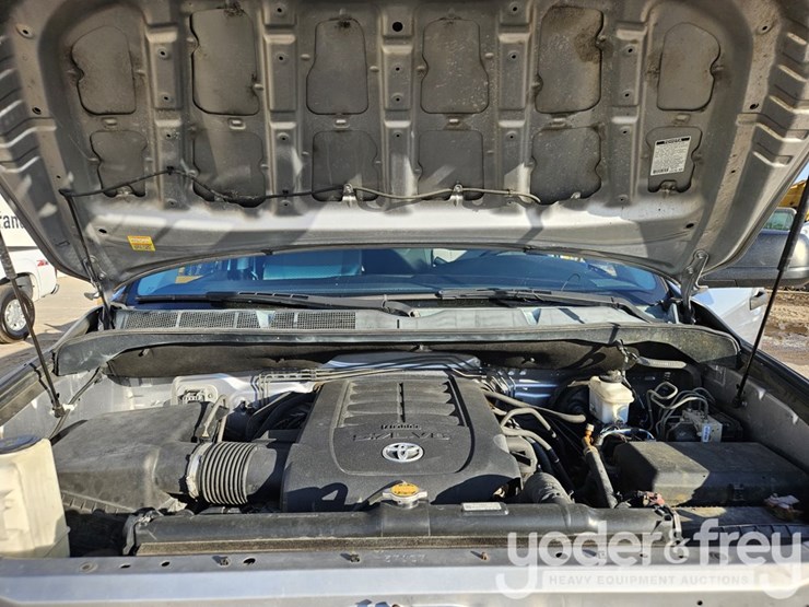 2013-toyota-tundra-image-16