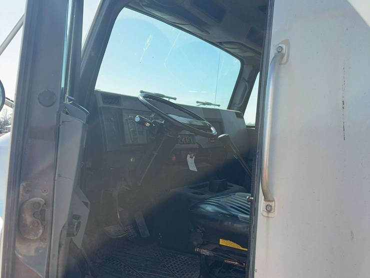 1993-international-8100-image-18