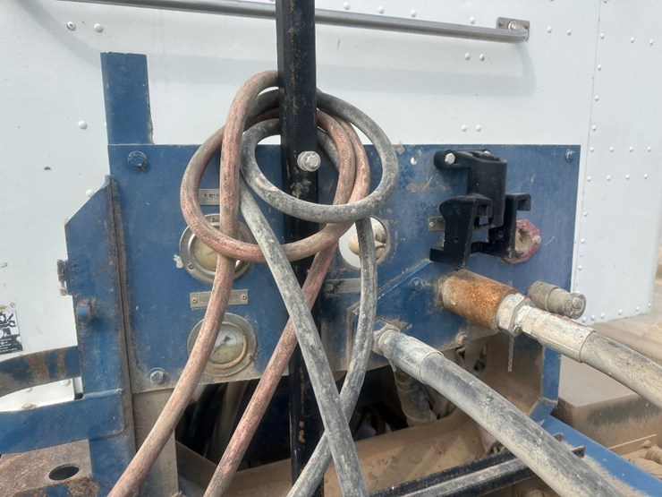 2011-peterbilt-367-image-8