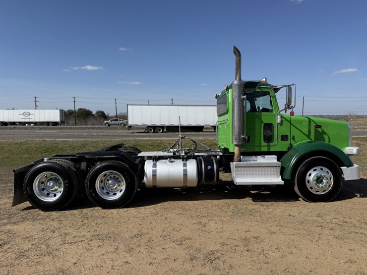 2020-peterbilt-367-image-4