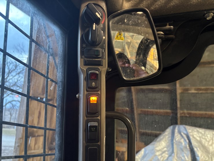 2012-case-sv300-image-33