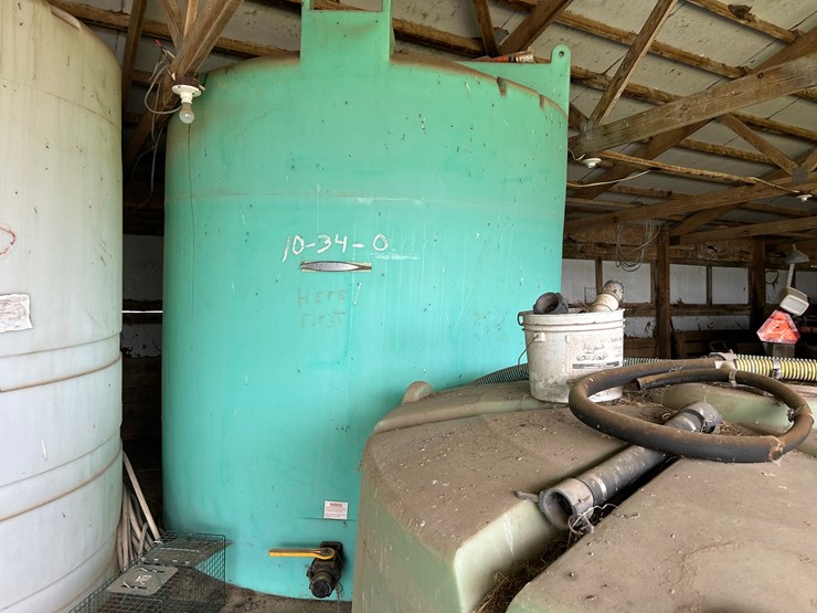 2500-gallon-poly-tank-image-1