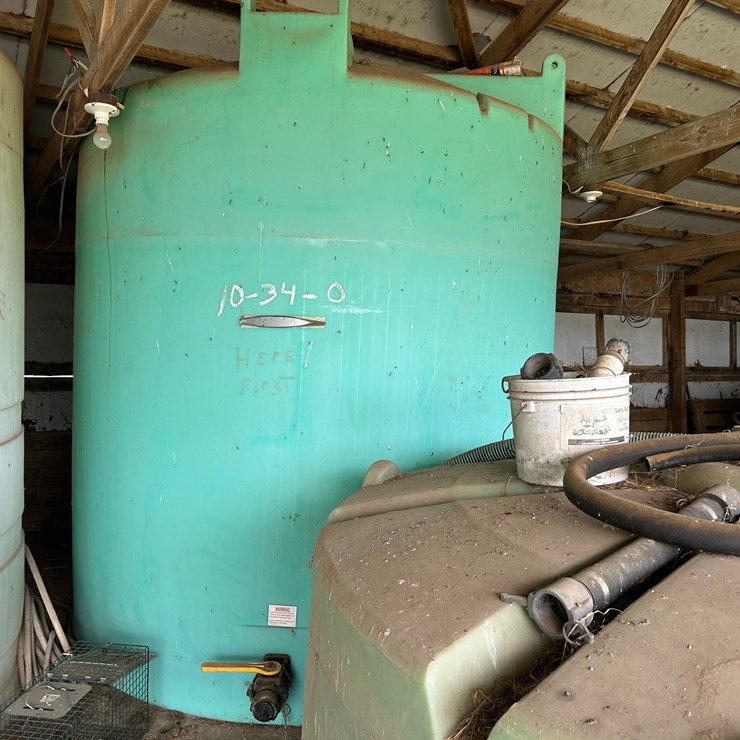 2500 gallon poly tank