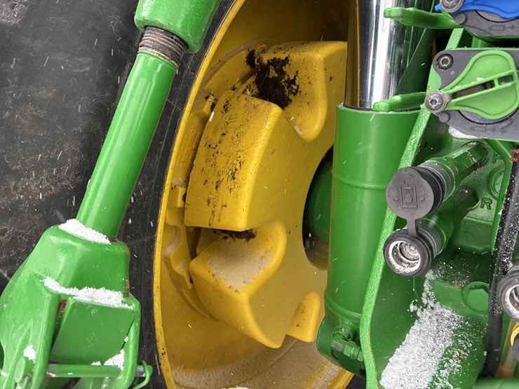 2011-john-deere-8335r-image-51