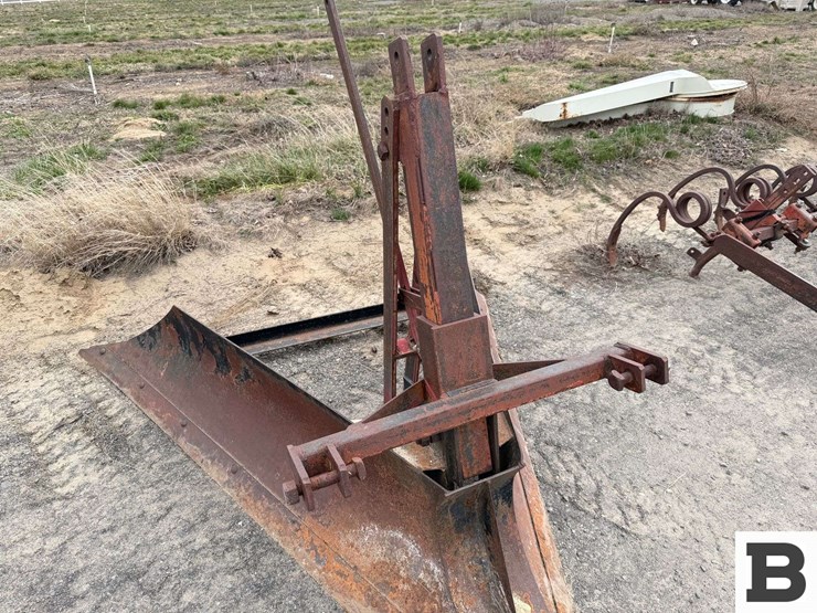 meyer-ditcher-3pt-v-ditcher-image-5