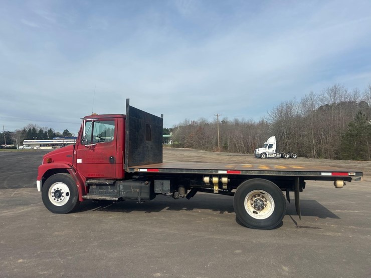 2000-freightliner-fl70-image-3