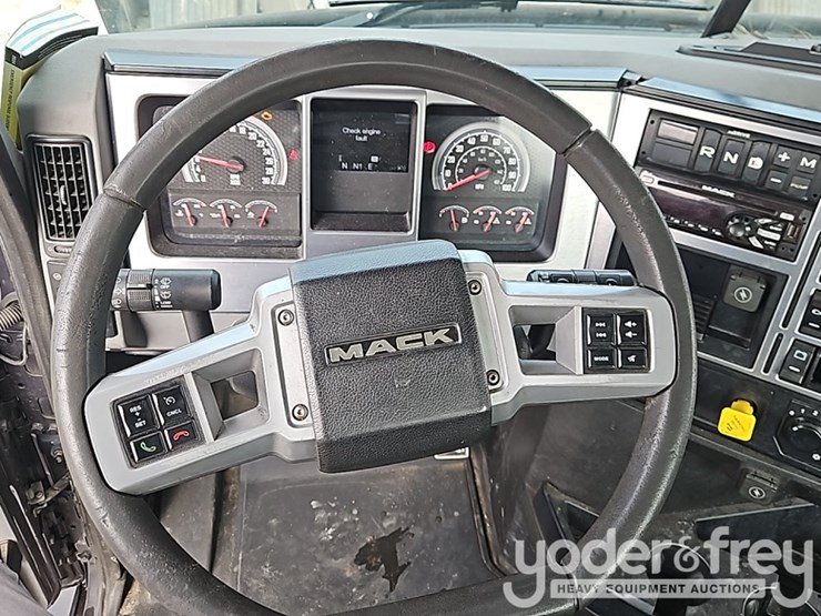 2020-mack-mack-anthem-t64-6x4-truck-tractor,-day-cab,-mp-7-425hp-diesel-engine,-automatic-m-drive-transmission-image-45