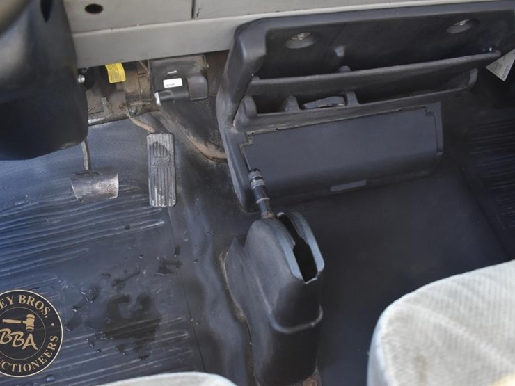 2001-freightliner-fl60-image-27