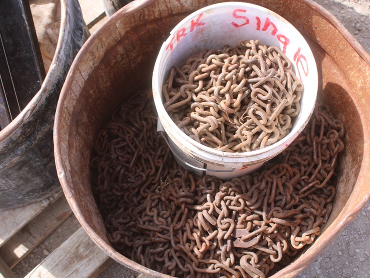 #3003-•-pallet-of-assorted-steel-tubs-and-chains-image-3