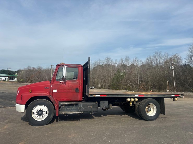 2000-freightliner-fl70-image-2