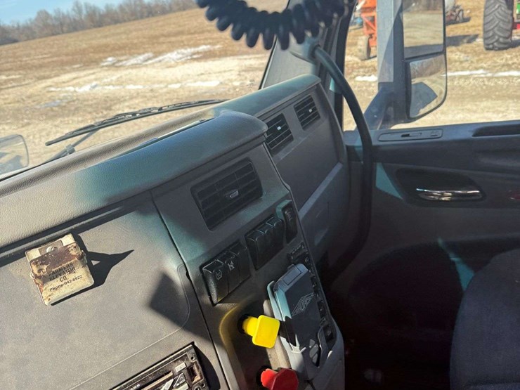 2016-peterbilt-579-image-20