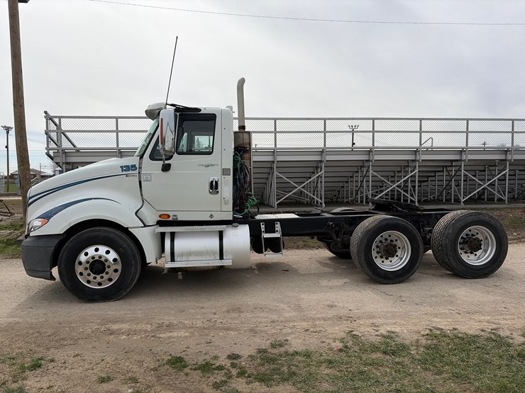 2013-international-prostar-image-1