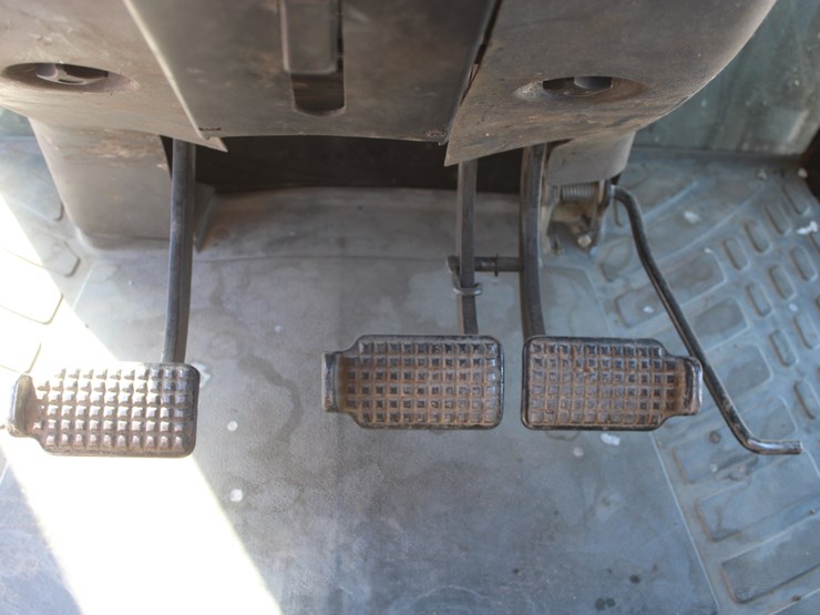 new-holland-tm125-image-71