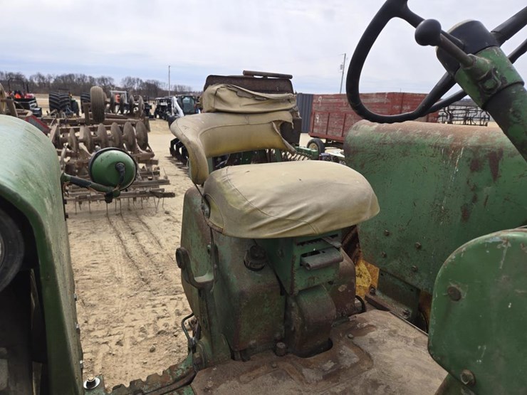 john-deere-3010-image-8