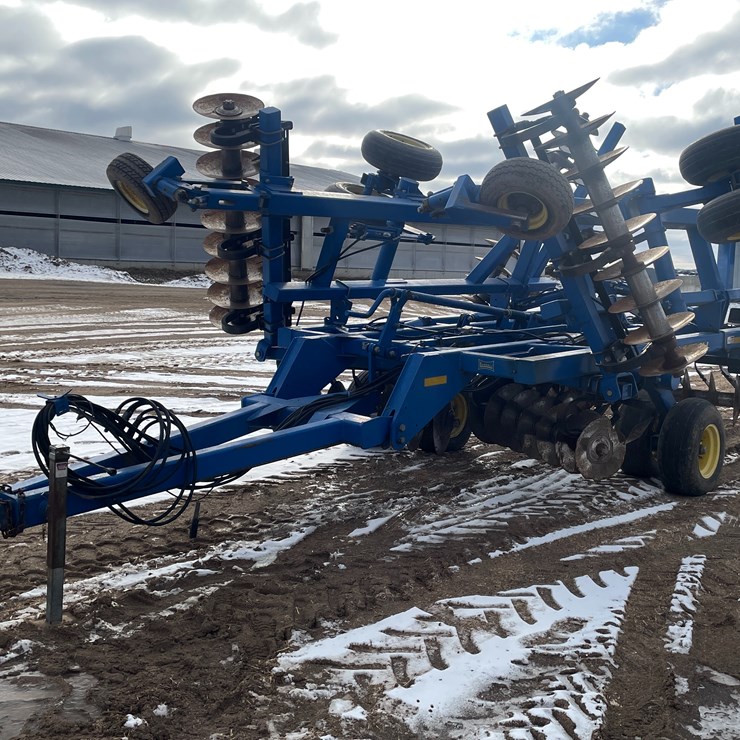 #1070 • Landoll 6230 Heavy Duty Disk (Somerset, WI)