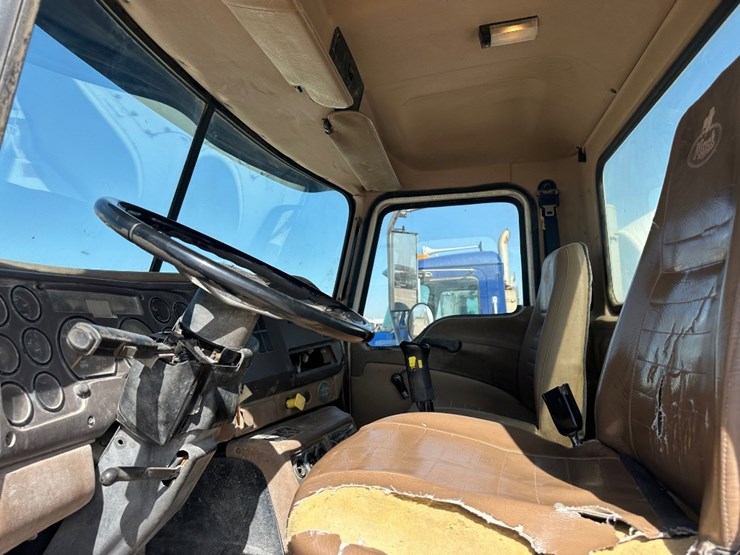 2005-mack-cv713-mixer-truck-image-12