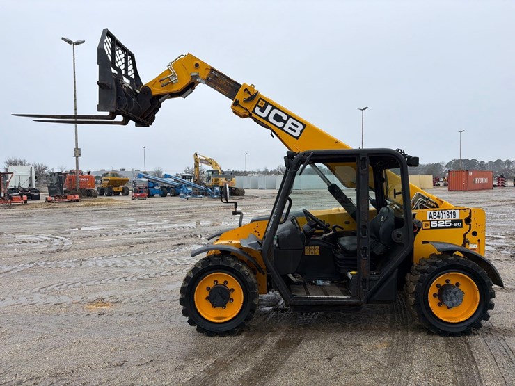 2016-jcb-525-60-image-1