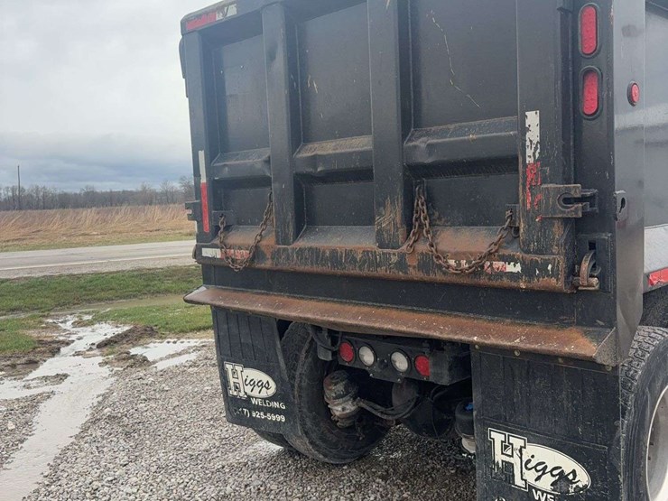 2009-freightliner-business-class-m2-106-image-13