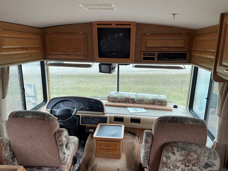 #2026-•-1999-ford-fleetwood-bounder-32h-rv-(has-wi-title)-image-29