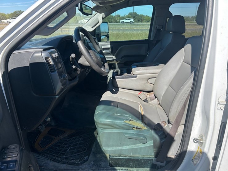 2017-chevrolet-silverado-2500hd-image-7