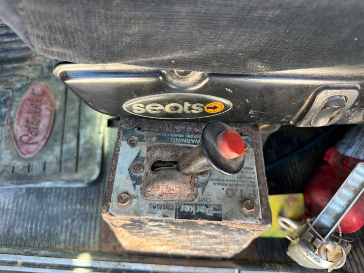 2010-peterbilt-384-image-12