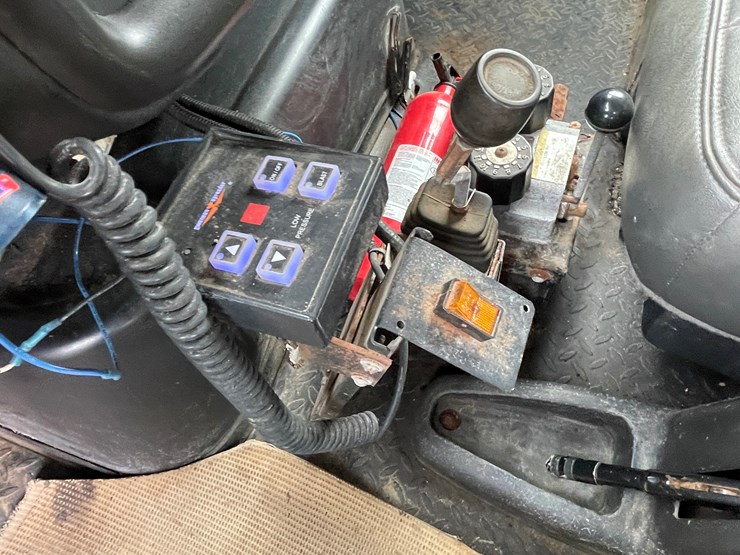 #2015-•-2009-chevy-c7500-single-axle-dump-truck-(has-wi-title)-image-45