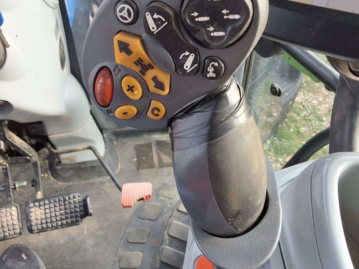 2010-new-holland-t7050-image-22